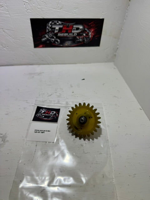 Arbre de pompe a eau OEM KAWASAKI 125 KX 1990 à 1991 référence 132341094 Occasion