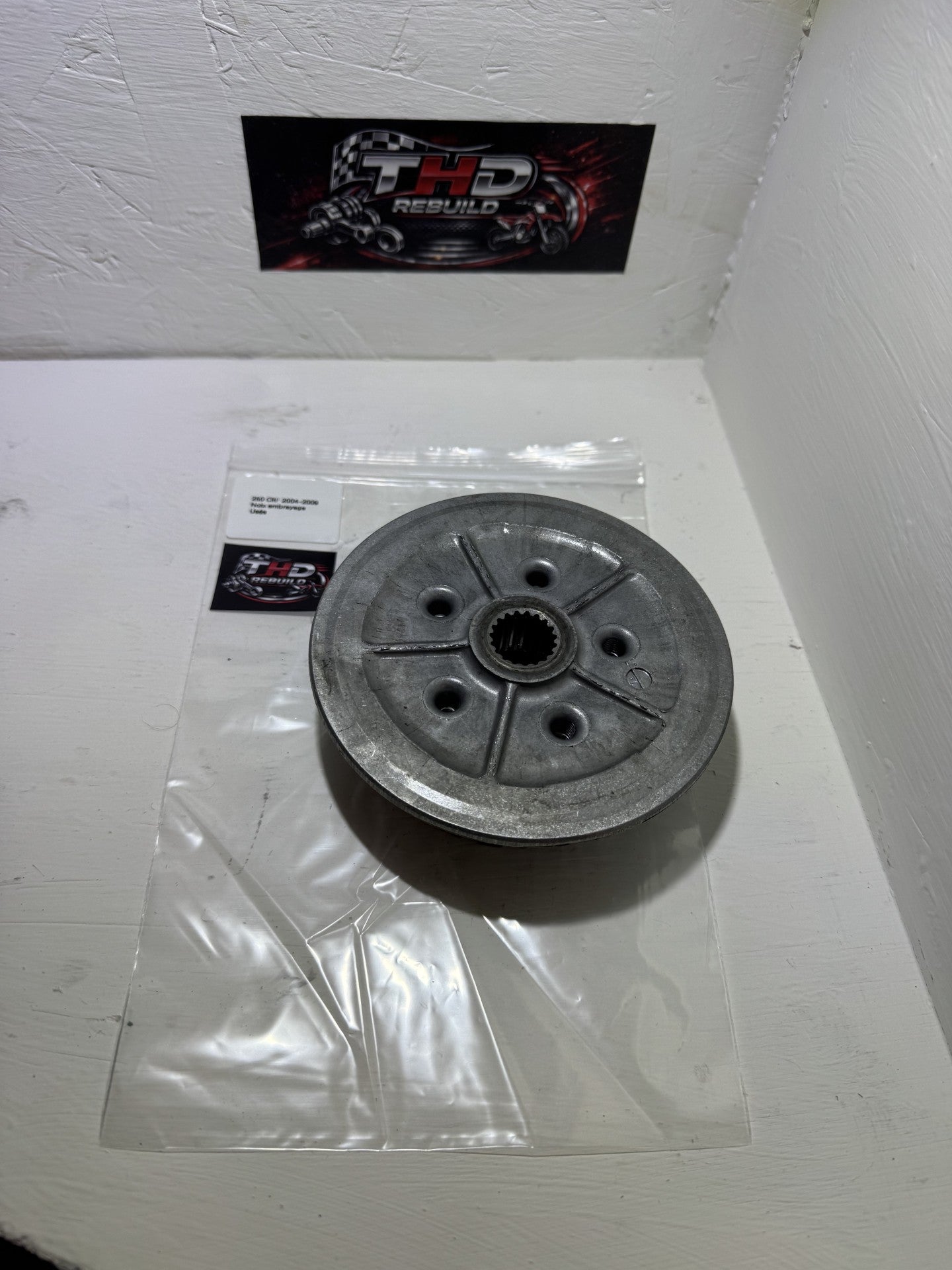 Noix embrayage ( Usée ) OEM HONDA 250 CRF 2004 à 2009 / 125 CR 2000 à 2007 référence 22120KRNA00 Occasion