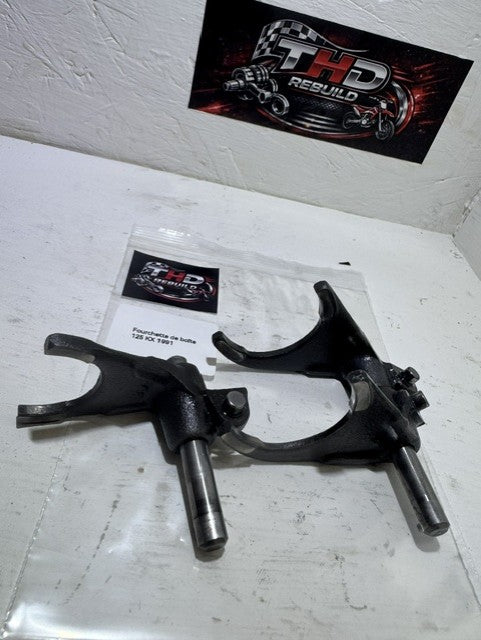 Fourchette de boite OEM KAWASAKI 125 KX 1982 à 1991 référence 131401070 - 131401123 - 131401124 Occasion