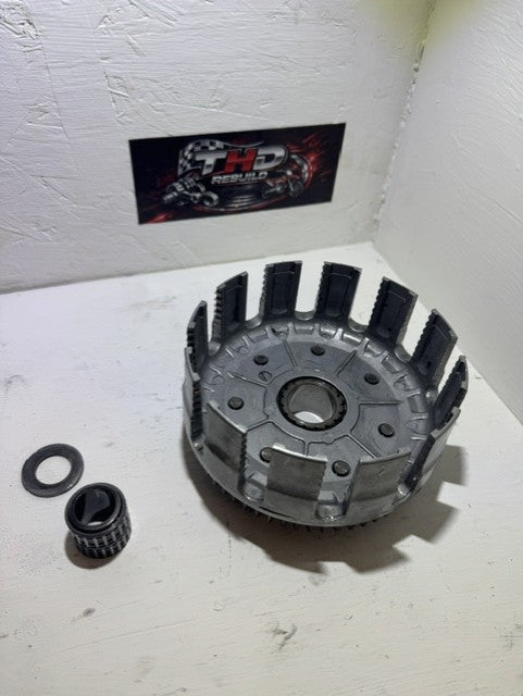 Cloche embrayage OEM KAWASAKI 125 KX 1990 à 1991 référence 130951234 Occasion