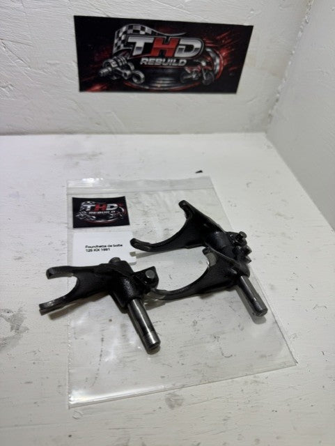 Fourchette de boite OEM KAWASAKI 125 KX 1982 à 1991 référence 131401070 - 131401123 - 131401124 Occasion