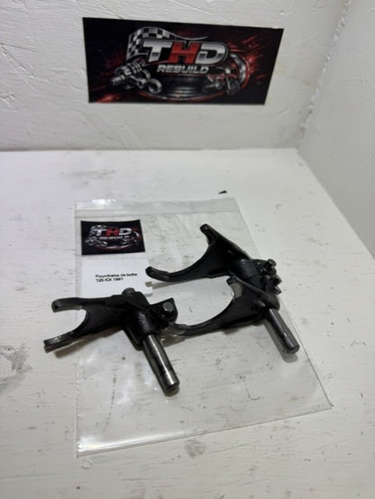 Fourchette de boite OEM KAWASAKI 125 KX 1982 à 1991 référence 131401070 - 131401123 - 131401124 Occasion