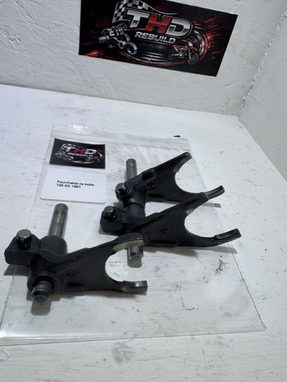 Fourchette de boite OEM KAWASAKI 125 KX 1982 à 1991 référence 131401070 - 131401123 - 131401124 Occasion