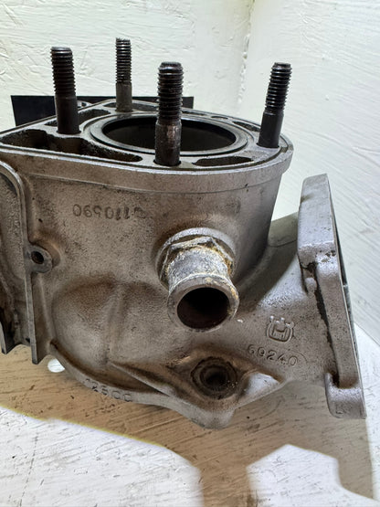 Kit cylindre piston en bon état OEM HUSQVARNA CR 125 1994 Occasion