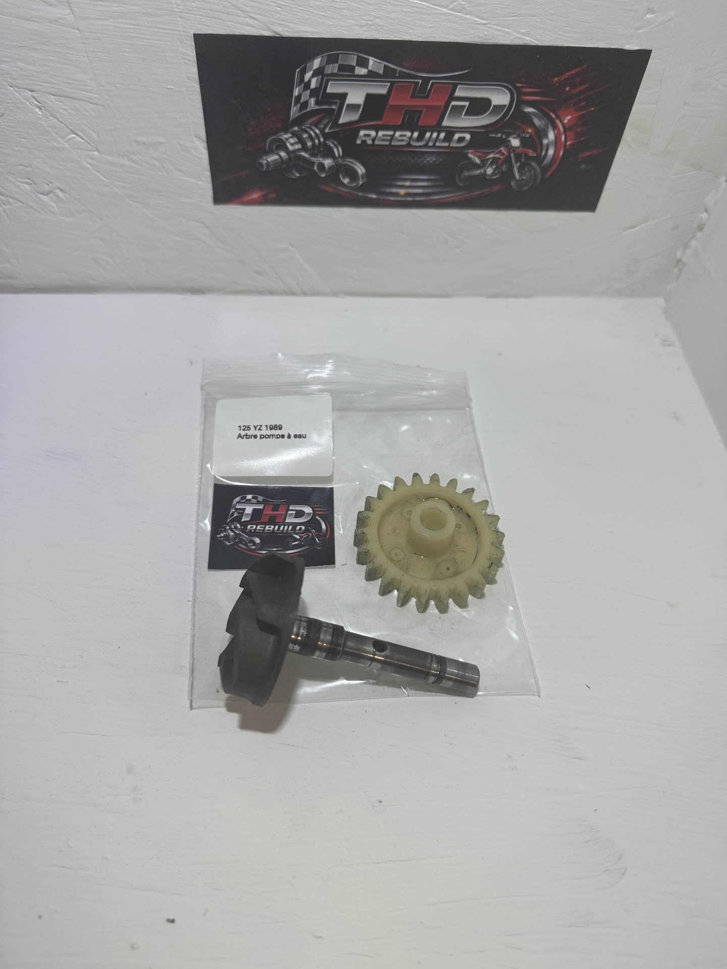 Arbre de pompe a eau OEM YAMAHA 125 YZ 1989 3JD référence 1LX1245000 Occasion