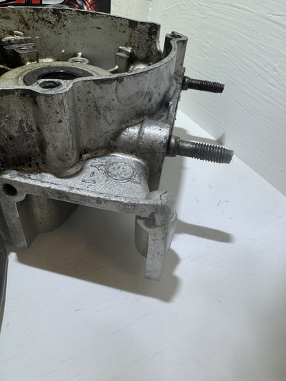 Carter gauche OEM YAMAHA 125 YZ 1989 3JD référence 1LX1511111 Occasion